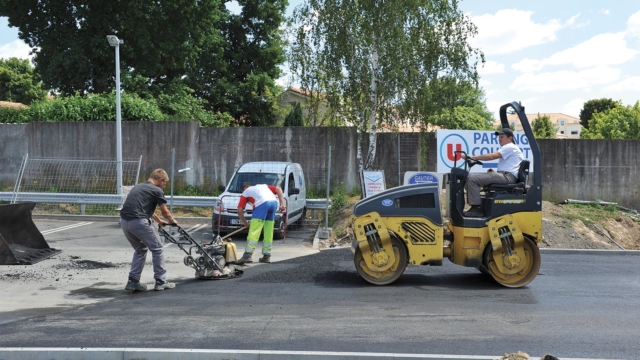 Finission de l'enrobé d'un parking