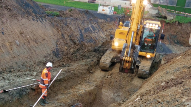 Ouvriers sur chantier d'assainissement