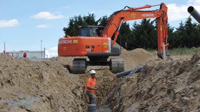 Ouvrier sur chantier d'assainissement